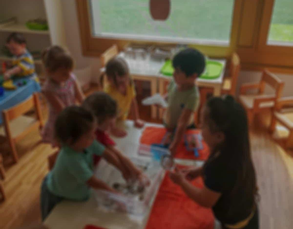 Kinder in der Kindergruppe spielen
